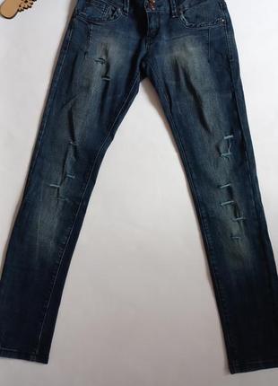 Синие джинсы рваные s 27 28 yes miss женские зауженные7 фото
