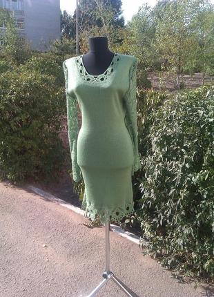 Вязаное зеленое нежное платье с ажурной отделкой по верху и по низу платья и на рукавах4 фото