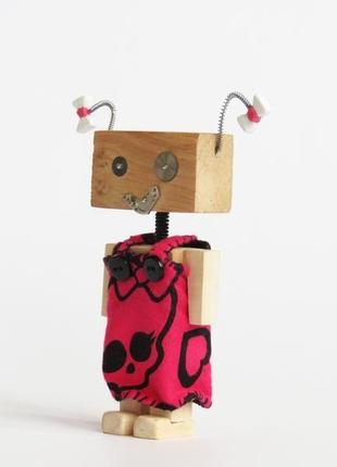 Дерев'яний робот дівчинка "еммі".дерев'яна статуетка.4 фото