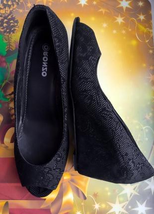 Черные туфли с кружевом и открытым носом на платформе ronzo