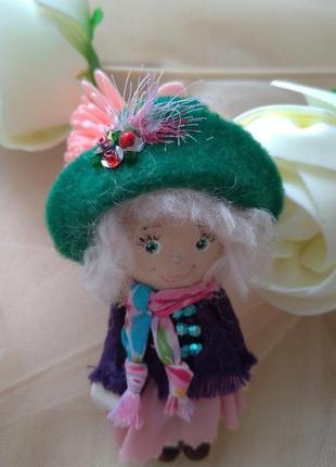 Брошка куколка " рита"