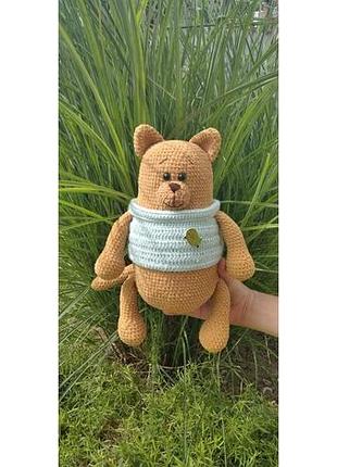 В'язана іграшка котик