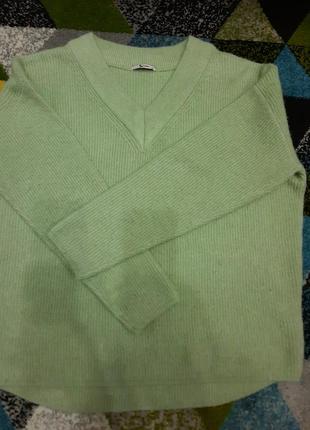 Кофта, свитер с вырезом мятного цвета1 фото