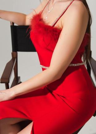 Червона бандажна сукня