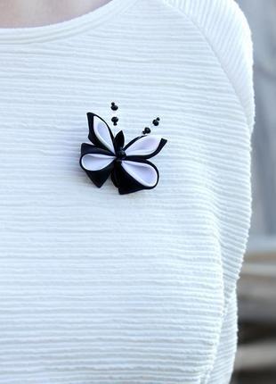 Черно-белая брошь бабочка, канзаши, оригинальный подарок