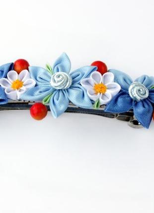 Синяя заколка для волос с цветами и ягодами. канзаши7 фото