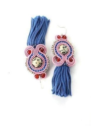 Сережки пензлика сині з рожевим. сутажні прикраси ручної роботи з каменем. сережки з яшмою