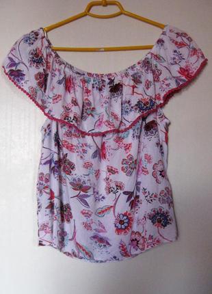 Блуза у квітковий принт із воланом3 фото