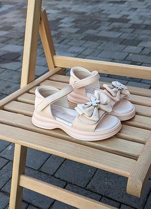 Неймовірні босоніжки для дівчаток