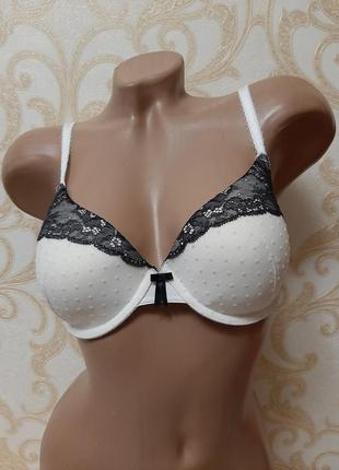 Красивый бюстгальтер skin to skin