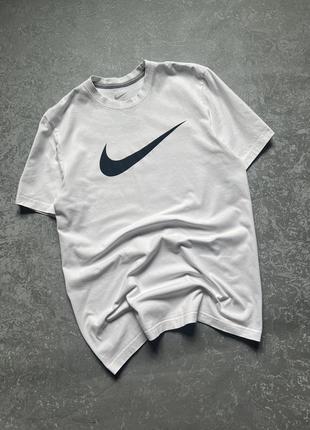 Футболка nike big swoosh