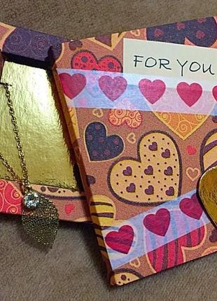 Символичная открытка - коробочка на праздник всех влюбленных  с украшением