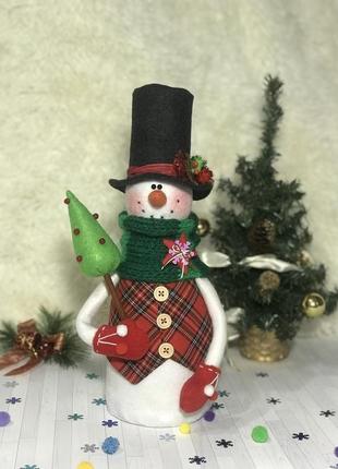 Снеговик с елечкой из фетра