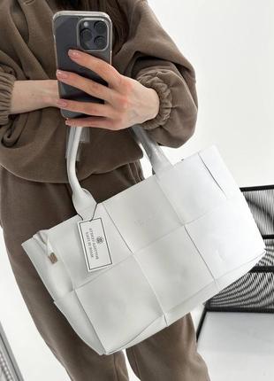 Сумка в стиле bottega veneta arco tote  white2 фото