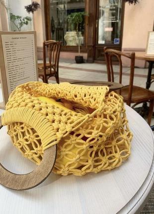Сумка желтая, авоська, сумка шопер, летняя плетеная сумка, деревянные ручки5 фото