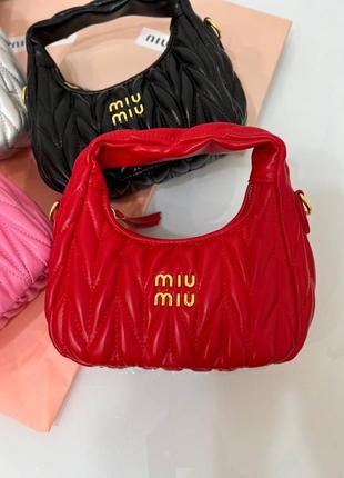 Трендовая сумка хобо в стиле miu miu миу миу2 фото