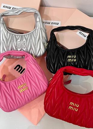 Трендовая сумка хобо в стиле miu miu миу миу