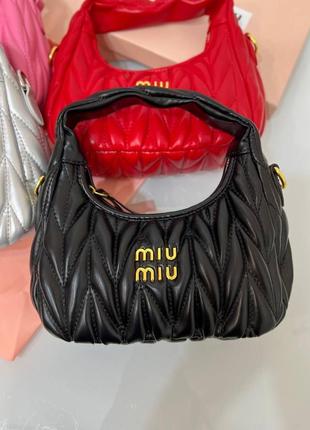 Трендовая сумка хобо в стиле miu miu миу миу5 фото