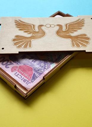 Дерев'яна коробочка для грошей "два голуби". весільна листівка з дерева. коробочка на весілля.3 фото