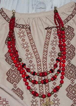 Красное ожерелье в украинском стиле с плетеными бусинами2 фото