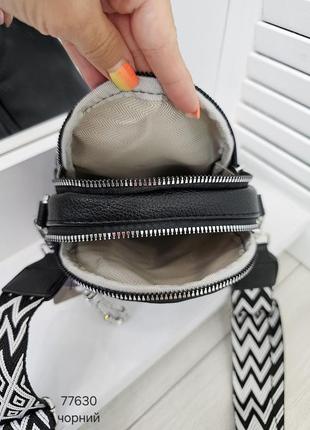 Женская стильная и качественная небольшая сумка из эко кожи бежевая10 фото