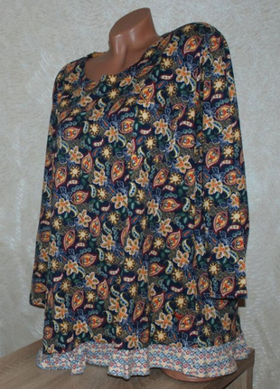 Блуза  принтована бренду ewm 
/100%хлопок/сосудистый крой/2 фото
