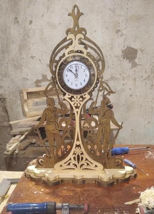 Годинник з дерева ручної роботи