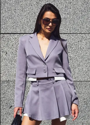 Костюм двійка з кроп жакетом і спідницею шортами