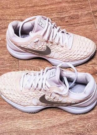 Кроссовки nike zoom в идеальном состоянии. размер 39 стелька 25 см.3 фото