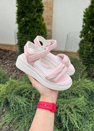 Стильні босоніжки