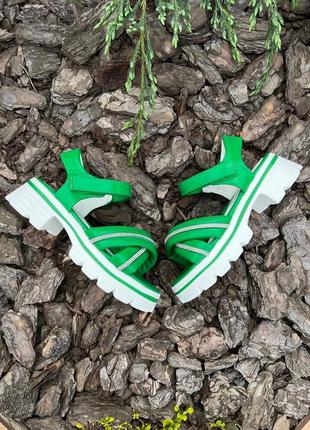 Яркие босоножки 3