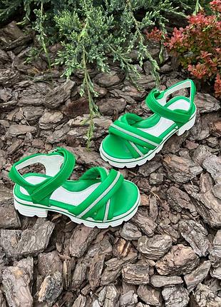 Яркие босоножки 4