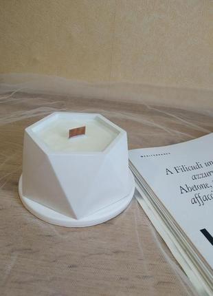 Свеча из натурального соевого воска в гипсовой форме "trapezoid"2 фото