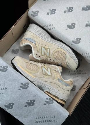 Жіночі кросівки в стилі new balance 2002r нью беленс / демісезонні / весняні, літні, осінні / взуття / замша, текстиль / сірі, бежеві10 фото