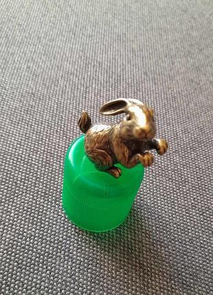 Заяц- небольшое художественное изделие, которое поражает своей нежностью и внимательностью к деталям