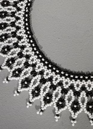 Украшение из бисера. ожерелье силика черно-белое.2 фото