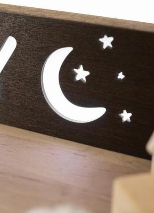 Дитячий дерев’яний світильник «ім’я» з дизайном "місяць"3 фото