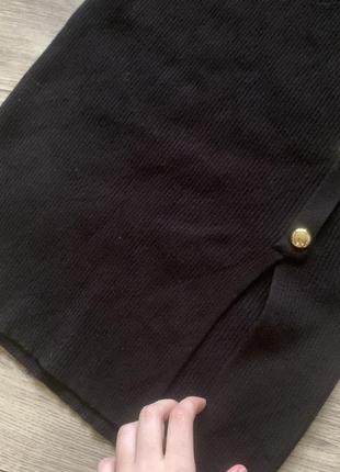 Черное теплое платье миди в рубчик с декором2 фото