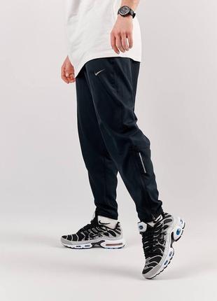 Чоловічі кросівки в стилі nike air max plus utility найк / демісезонні / весняні, літні, осінні / взуття / шкіра, текстиль / білі, чорні, сірі1 фото