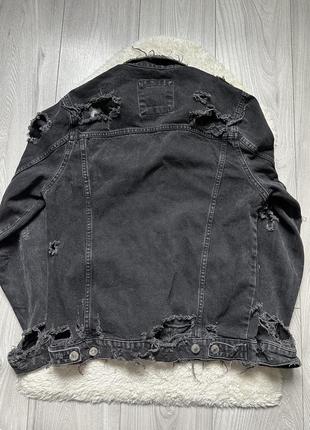 Джинсовая куртка рваная черная джинсовка с потертостями4 фото