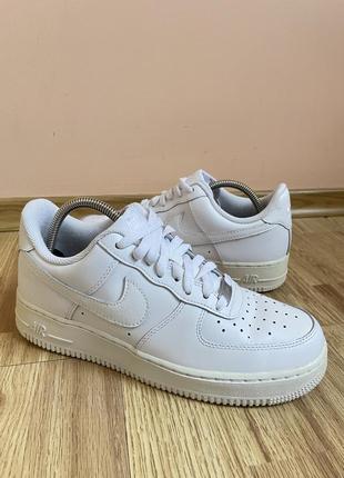 Фирменные кожаные кроссовки nike air force 40,5