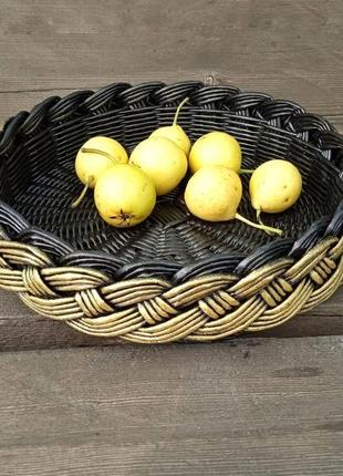 Плетений лоток для фруктів. декоративний кухонний лоток