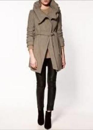 Твидовое полушерстяное пальто на молнии.