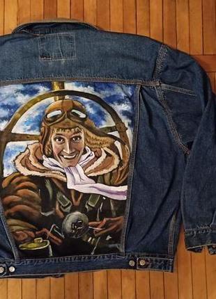 Мужская джинсовая куртка с рисунком пилот аниме1 фото