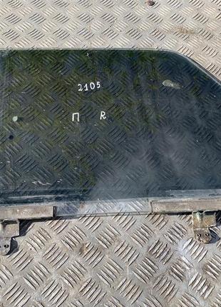 Скло дверей передніх ліве ваз 2105