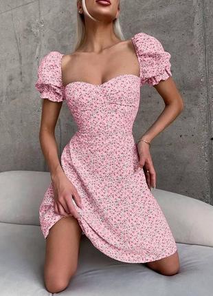 Модна жіноча сукня з чашечками у квітковий прінт  рожева новинка 2024