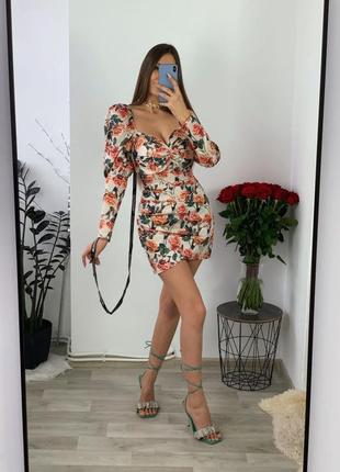 Платье  plt prettylittlething с розами2 фото