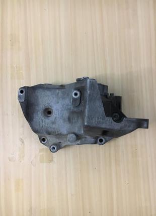 Кроштейн подушки генератора opel vectra b 1.6 2.0b 16v gm 90502770