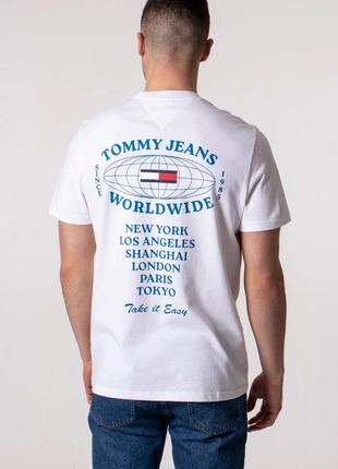 Футболка tommy jeans take it easy worldwide logo t-shirt1 фото