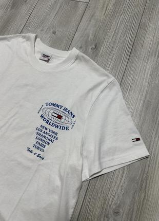 Футболка tommy jeans take it easy worldwide logo t-shirt4 фото